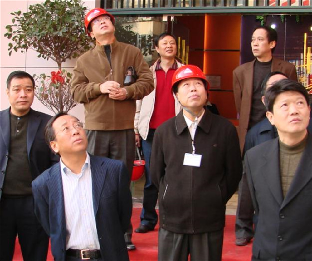 14时任湖北省建设厅厅长杨晓波参观88858cc永利雅荷大厦
